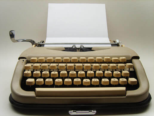 photodune-4036227-typewriter-xs